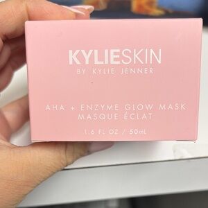 Kylie Skin AHA + Enzyme Glow Mask - Pink